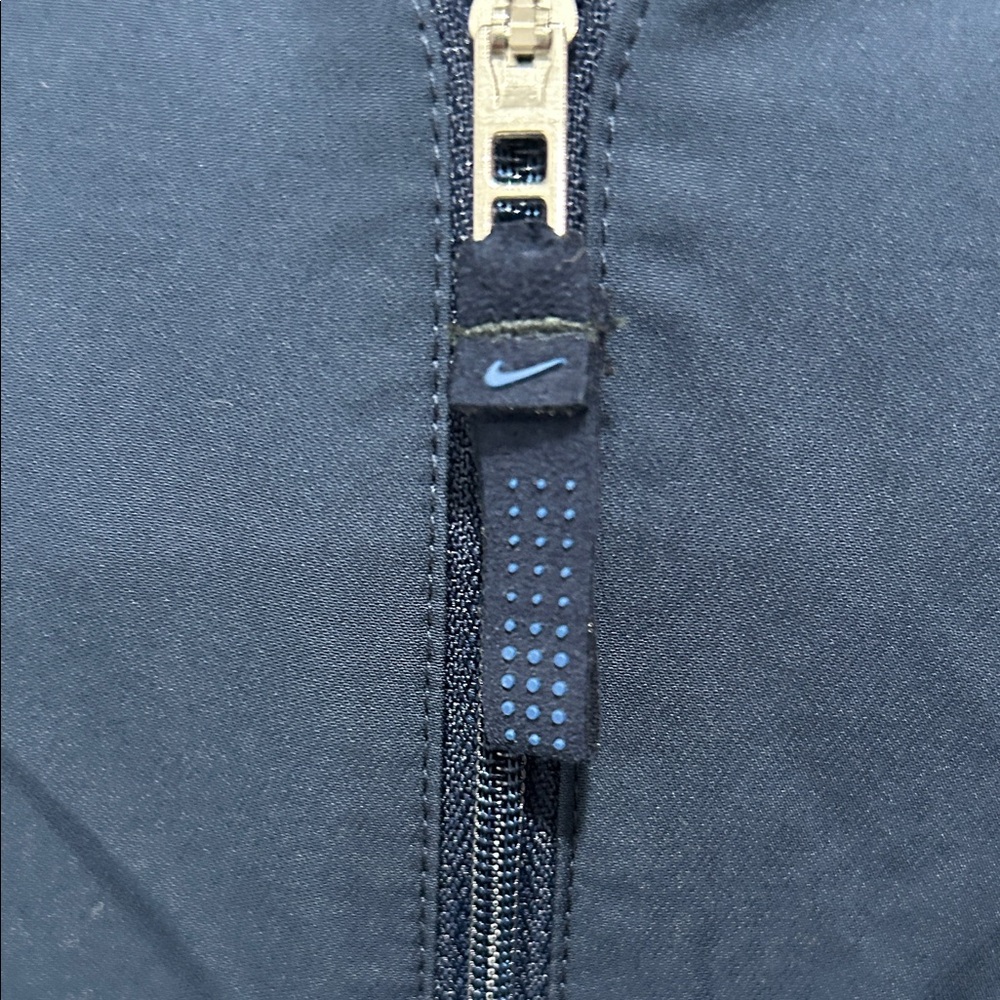 Nike Men’s Navy Short-Sleeve Half-Zip Windbreaker - Picture 3 of 8
